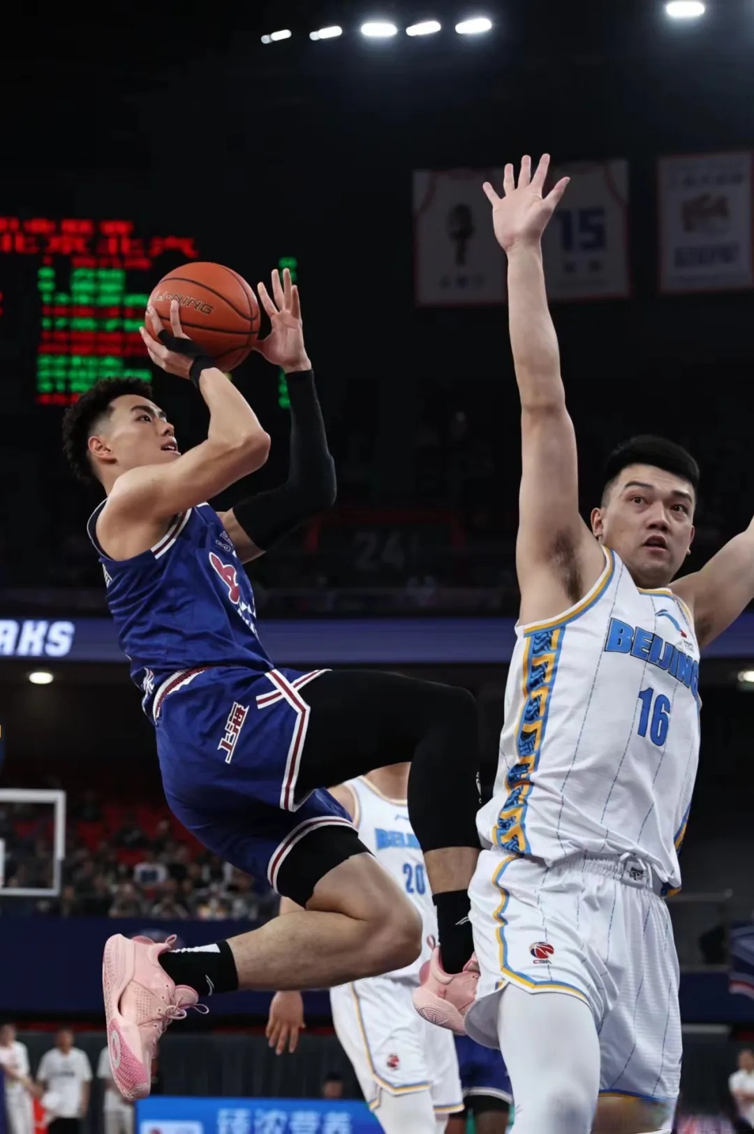 关于上海久事迎CBA季后赛关键赛，窗口期刷新队史纪录，更衣室稳定，轮换策略成焦点的信息